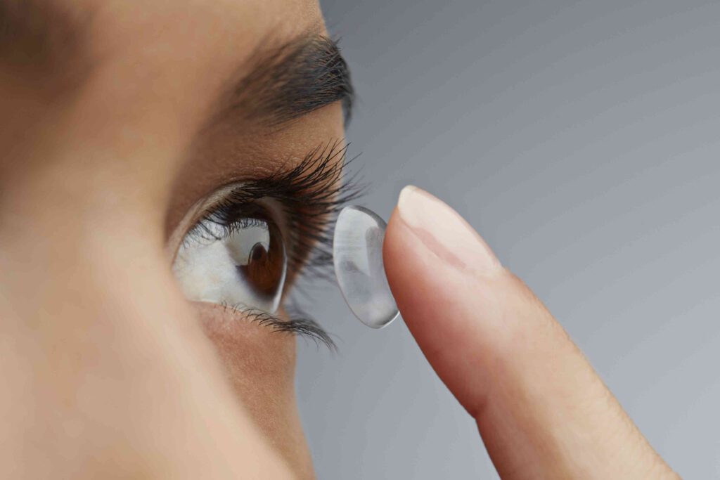 contact lenses in uae
