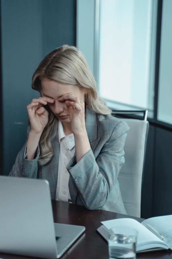 Contact Lenses Feel Dry at Work