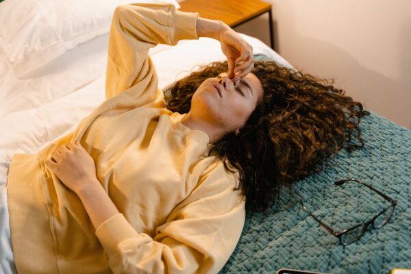 Woman experiencing eye irritation after sleeping with contact lenses in UAE
